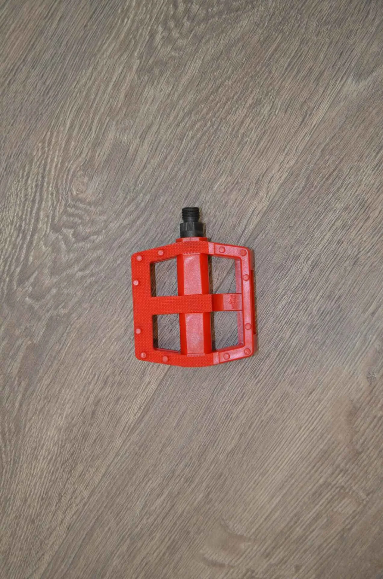 Pedale platforma mare PVC ax 14mm rosu Krypton-X