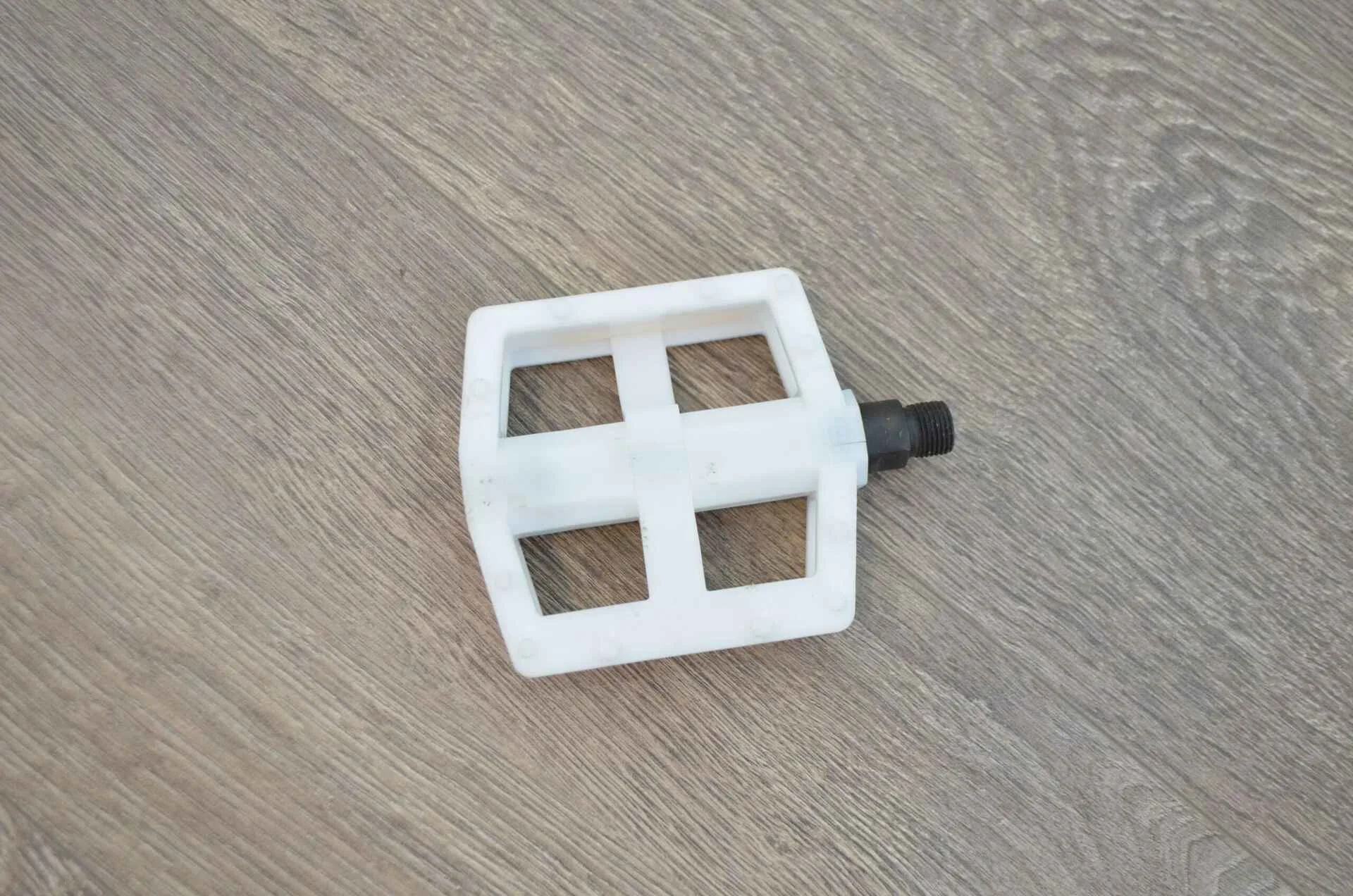 Pedale platforma mare PVC ax 14mm alb Krypton-X