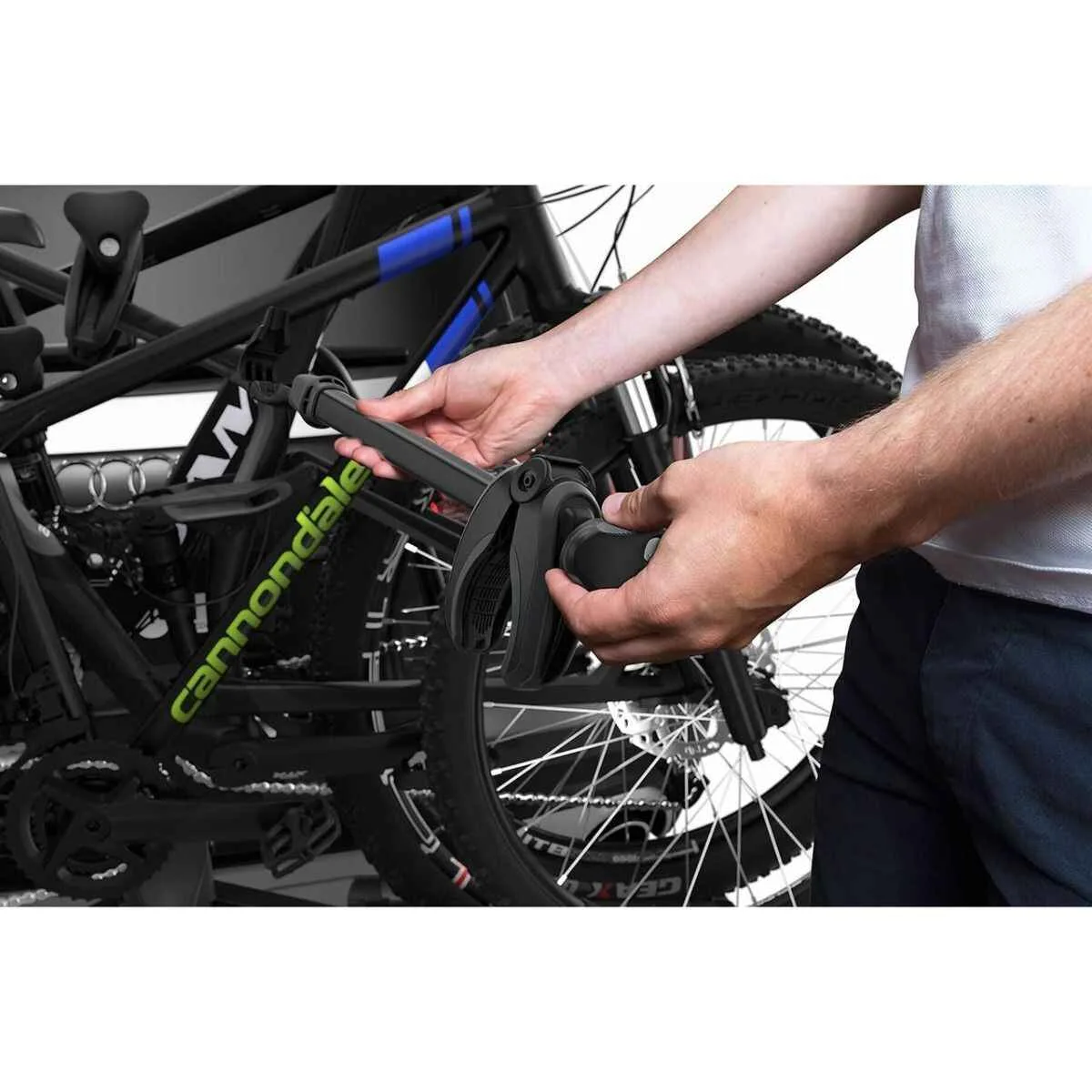 Thule VeloSpace XT 3 13 pin pentru 3 biciclete (extensibil cu al patrulea) negru - imagine 4