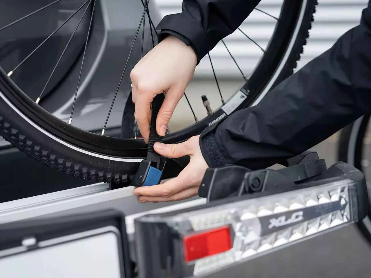 Suport biciclete XLC pe carlig Azura Xtra LED foldabil pentru 2 e-Bike, 13 pin - imagine 5