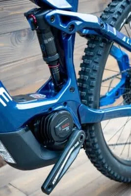 e-bike Haibike AllMtn CF 9 i750 12-G NX Eagle L gloss fade blue white - imagine 14