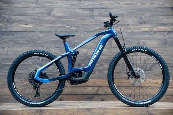 e-bike Haibike AllMtn CF 9 i750 12-G NX Eagle L gloss fade blue white - imagine 2