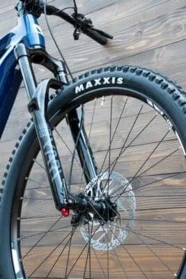 e-bike Haibike AllMtn CF 9 i750 12-G NX Eagle L gloss fade blue white - imagine 4