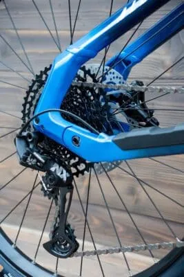 e-bike Haibike AllMtn CF 9 i750 12-G NX Eagle L gloss fade blue white - imagine 7