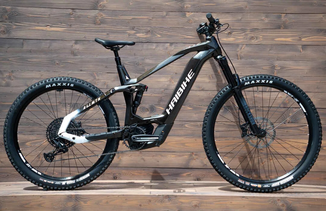 e-bike Haibike AllMtn CF 8 i750Wh 12-G SX Eagle M gloss black white - imagine 2