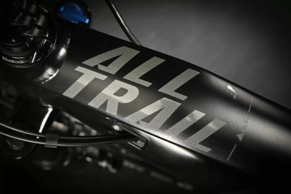 e-bike Haibike AllTrail 3 i720Wh 10-G Deore 2024 S black titan matt - imagine 5