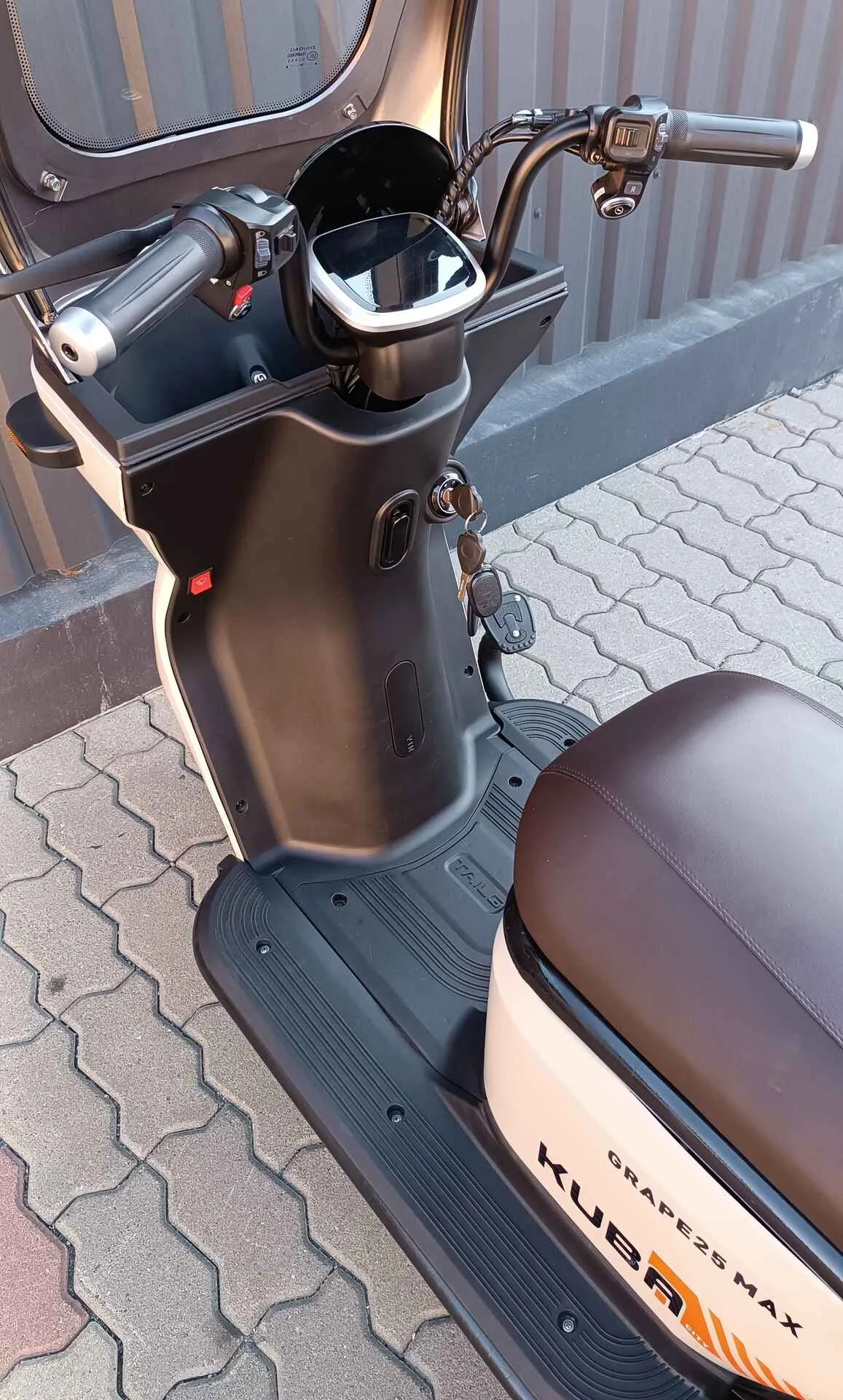 Triciclu electric Kuba Grape 25 Max capuccino putere motor 500W - imagine 13