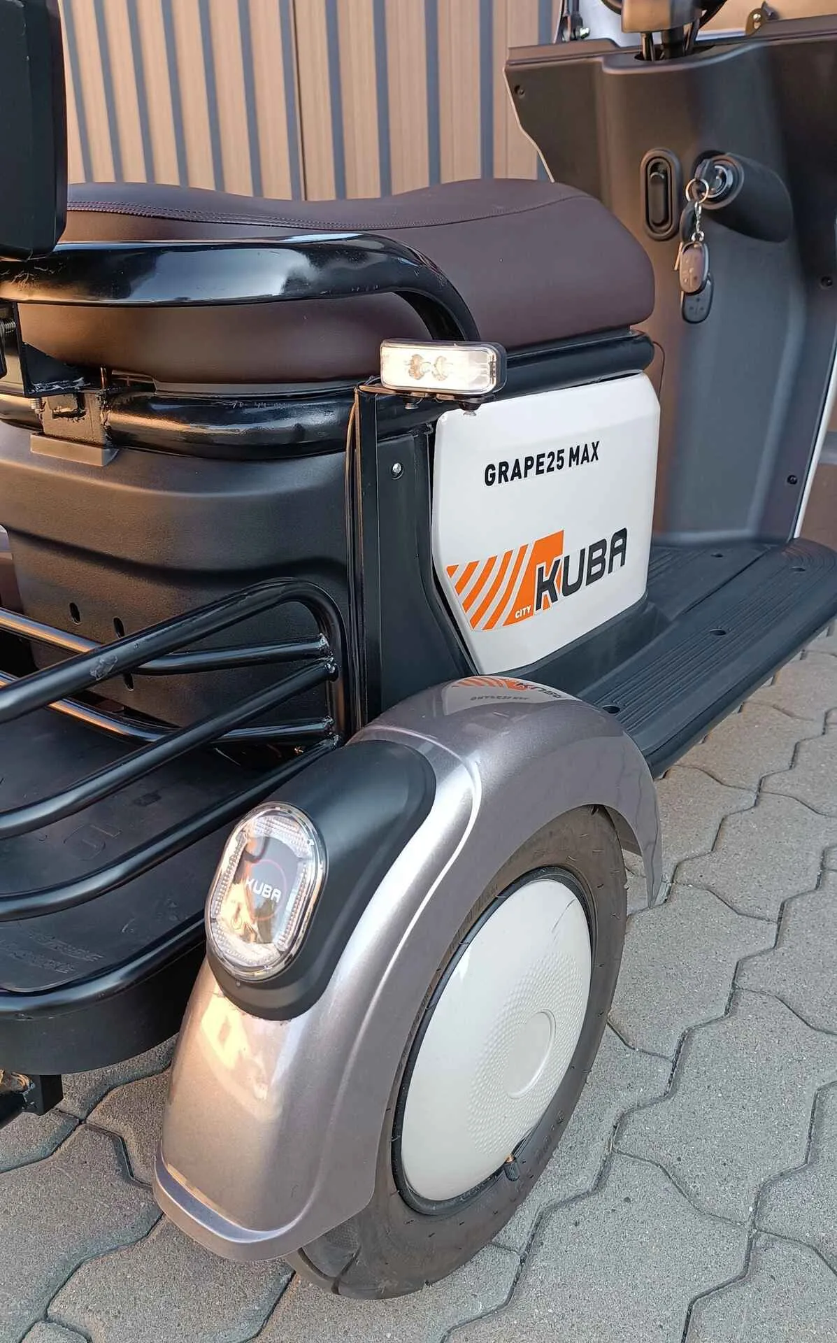 Triciclu electric Kuba Grape 25 Max capuccino putere motor 500W - imagine 16