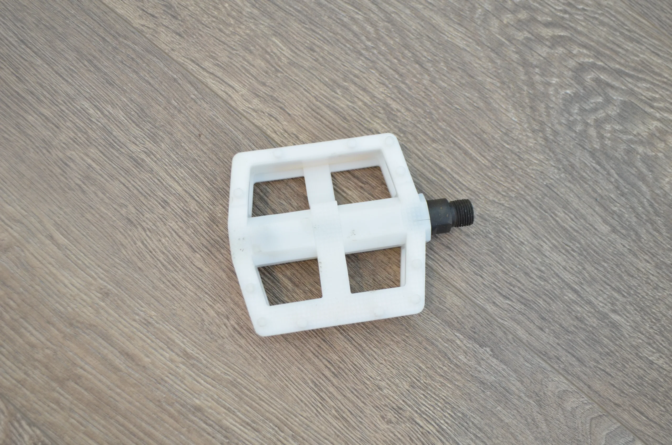 Pedale platforma mare PVC ax 14mm alb Krypton-X