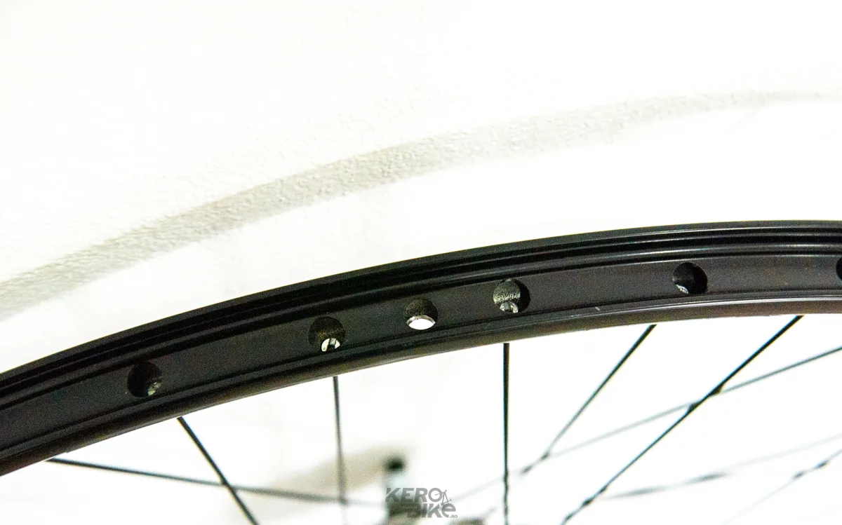 Roata fata 27.5x1.75 janta D-Disc 36H butuc aluminiu, ax cu piulita - imagine 4